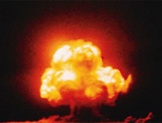 Испытания первой атомной бомбы